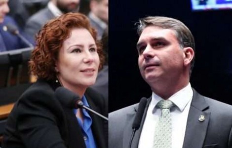 Flávio se emociona ao comentar a liberdade de Carla Zambelli (veja o vídeo)