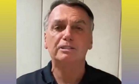 Jornalista faz ataque sórdido a Bolsonaro e Carlos não perdoa
