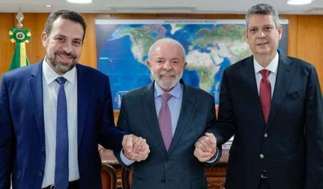 Ministro de Lula "surta" revoltado com a classificação do PCC e do CV como organizações terroristas