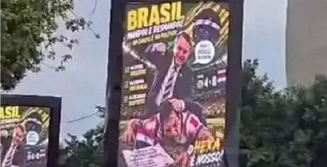 Com o futebol como pano de fundo, hackers da esquerda invadem painéis de led no Paraguai com imagem de Jair Bolsonaro