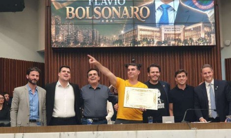 Flávio recebe título de cidadão honorário de Belo Horizonte sob aplausos e grande mobilização popular