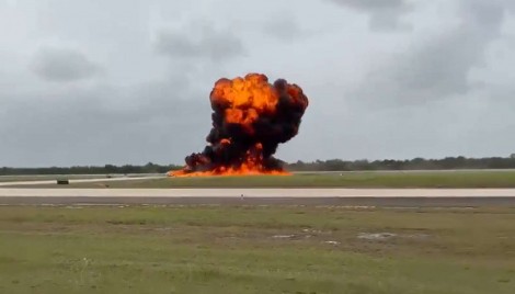 Mortes são confirmadas em acidente aéreo em aeroporto e imagens são fortes (veja o vídeo)