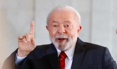 Lula constrange o país ao reclamar de ações dos EUA contra bandidos do PCC