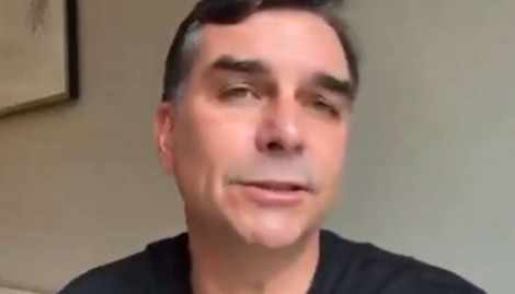 Flávio solta o verbo após Moraes mandar PF na casa de seu pai (veja o vídeo)