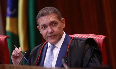 Nunes Marques não perdoa insanidade contra Flávio e dá 24h a petista