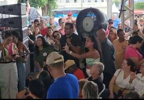 Mulher detona Jaques Wagner e é expulsa de evento do PT (veja o vídeo)