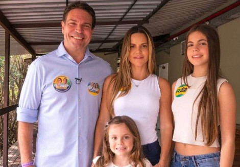 Mulher de Ramagem está de volta ao Brasil e será candidata