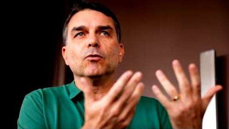 Com Milei, Tarcísio e Michelle, Flávio larga com força para vencer Lula