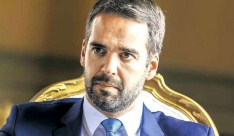 A “escolha” feita por Eduardo Leite e a desculpa esfarrapada