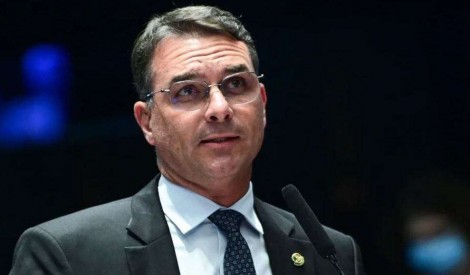 Flávio decide não ir a PF como Moraes havia determinado