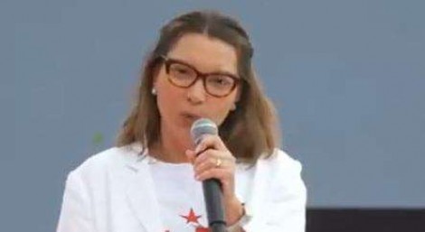 Janja novamente perde a “elegância” e dá bronca pública em cima do palanque (veja o vídeo)