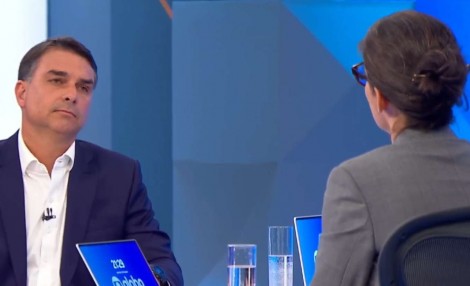 Ao vivo no JN, Flávio mostra preparo, aplica lição em Renata e revela fato grave envolvendo Huck