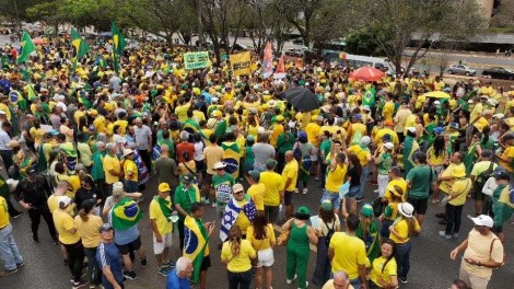 Patriotas tomam conta de Brasília em contraponto ao evento esvaziado de Lula na Esplanada