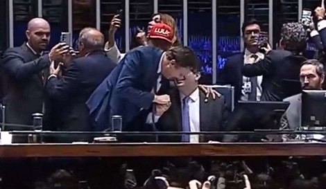 Microfone é esquecido aberto e capta trama entre Alcolumbre e ex-ministro de Lula (veja o vídeo)