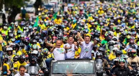 O histórico ato que parou Florianópolis em apoio a Flávio Bolsonaro (veja o vídeo)