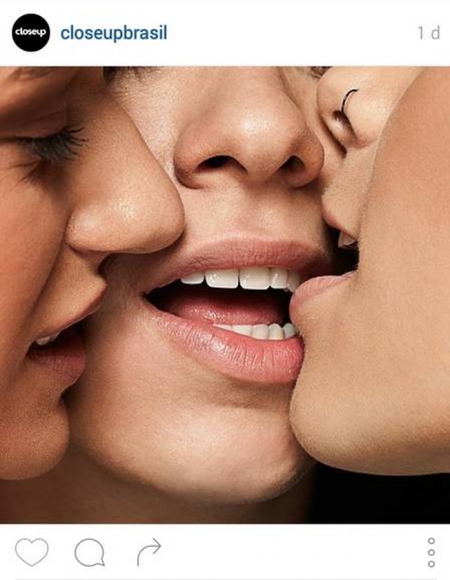 O beijo entre três mulheres
