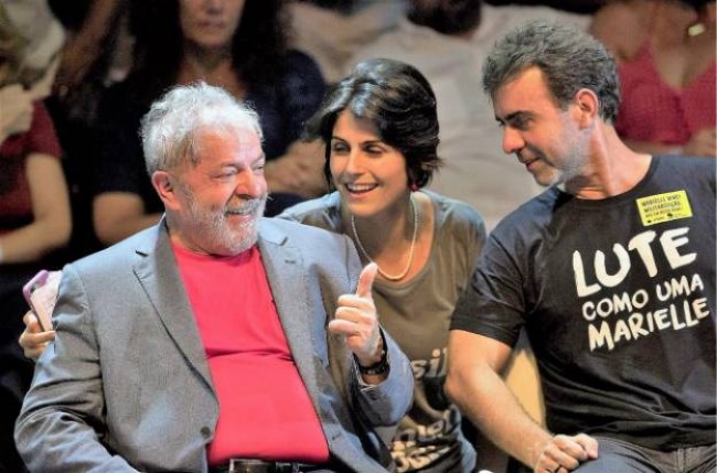 (Freixo com Lula e Manuela, a esquerda que não se cansa de explorar a imagem de Marielle para angariar uns votos).