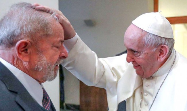 O Papa abençoa Lula