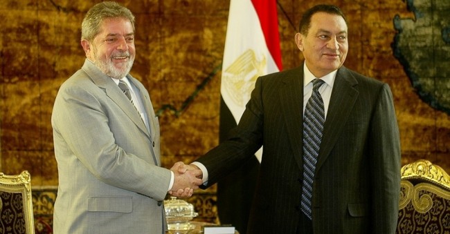 Lula cumprimentando Hosni Mubarak