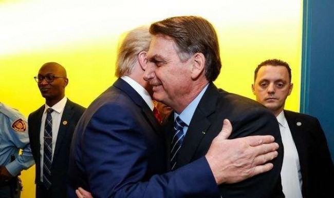 O abraço de Donald Trump e Jair Bolsonaro
