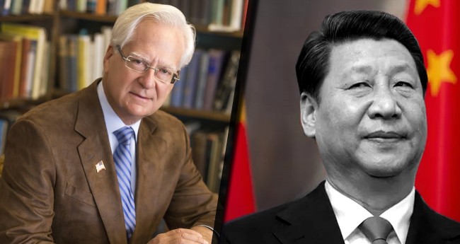 Fotomontagem: O advogado Larry Klayman e Xi Jinping