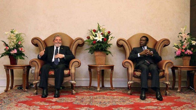  Lula com o ditador Teodoro Obiang, acusado de torturar opositores