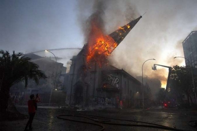 Igreja destruída no Chile – Divulgação
