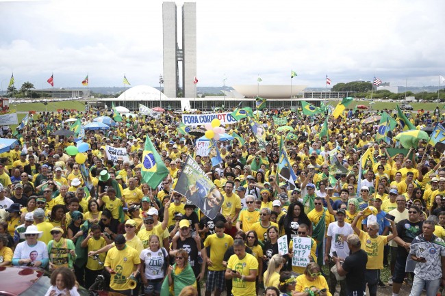 Povo nas ruas pela verdadeira democracia - Reprodução