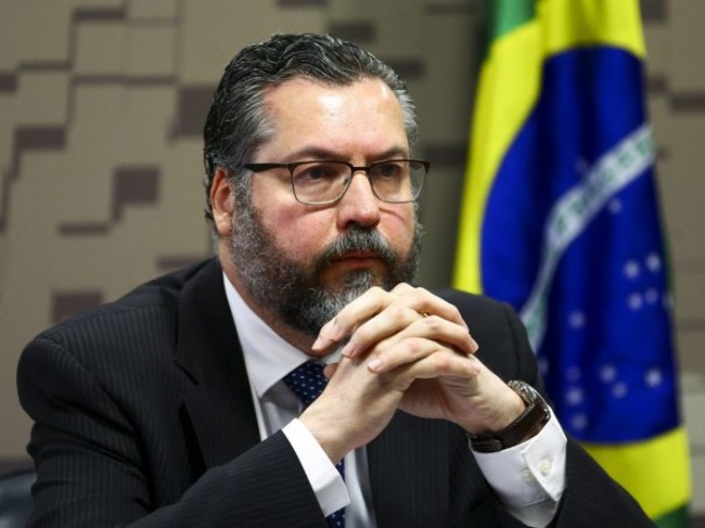 Um ministro e uma missão: defender os interesses do Brasil