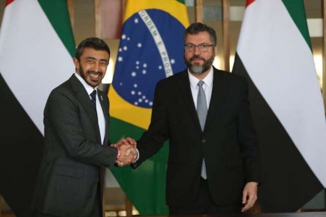 Ernesto Araújo e o ministro dos Negócios Estrangeiros e Cooperação Internacional dos Emirados Árabes, xeique Abdullah bin Zayed Al Nahyan 