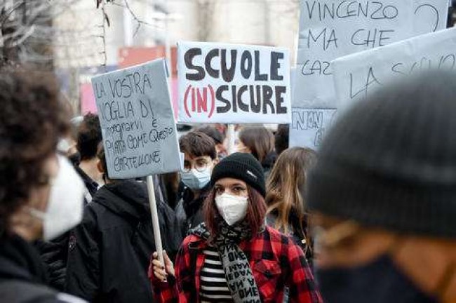 Italianos protestam contra lockdown - Reprodução internet