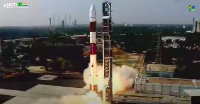 O satélite foi lançado no Centro de Lançamento Satish Dhawan Space Centre, em Sriharikota, na Índia - Reprodução/Youtube
