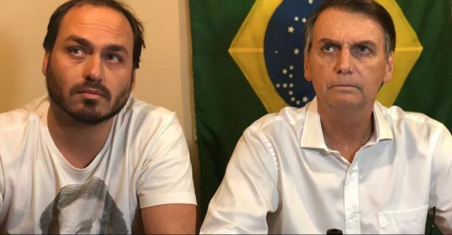 Carlos e Jair Bolsonaro - Foto: Reprodução