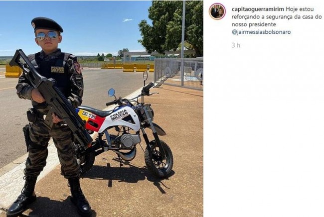 Capitão Guerra postou em seu perfil, a foto com sua moto, aludindo ser segurança da casa presidencial.