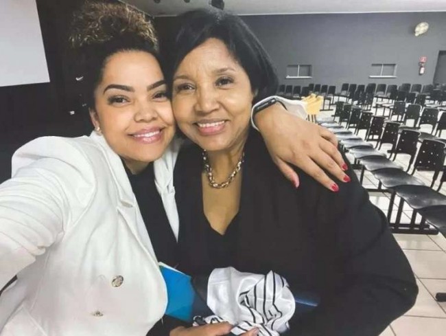 Suéllen Rosim, prefeita de Bauru, ao lado da mãe - Reprodução internet