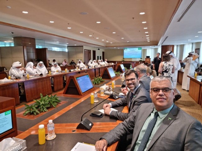 In the foreground, businessman Abraão Veloso at a business meeting in Kuwait.
