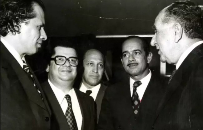 Galvêas (de bigodes) ao lado de Mario Henrique Simonsen, Delfim Netto e do então presidente Emílio Garrastazzu Médici.