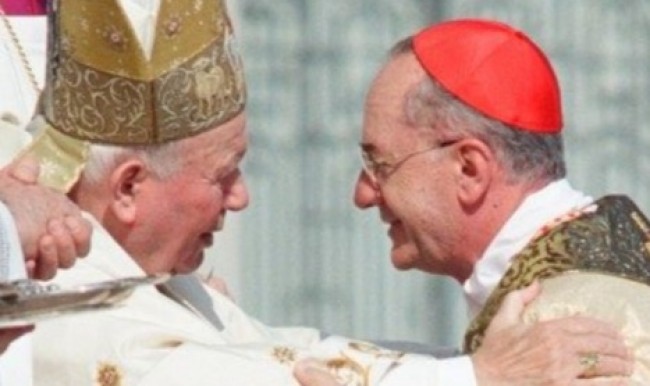 Dom Cláudio Hummes com o Papa João Paulo II em 2001 - Foto: Reprodução