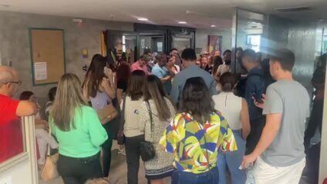 Revoltados, clientes lotaram a sede da 123 Milhas em Belo Horizonte - Foto: Reprodução