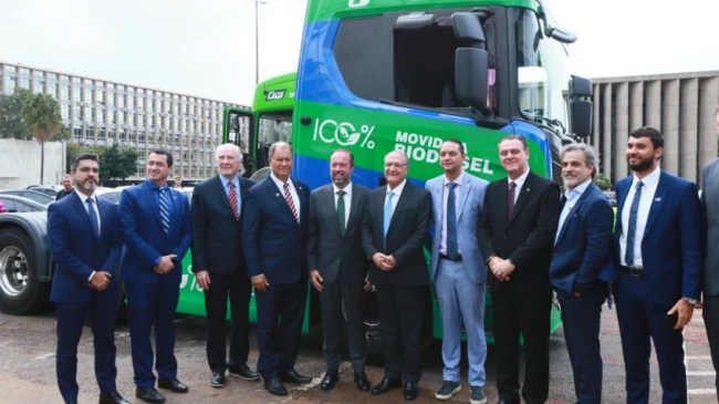 Deputados levam caminhão movido a biodiesel para a Esplanada - Reprodução internet
