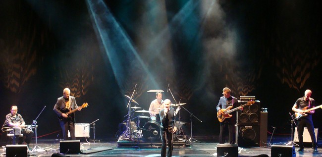 Show de Ney Matogrosso com a banda Isca de Polícia