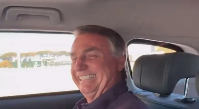 Ex-ministro passa em frente ao Planalto com Bolsonaro e faz vídeo que viraliza