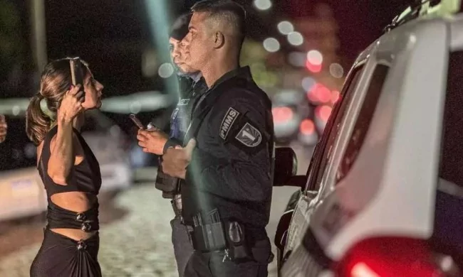 Deputada petista se enfurece em bar em plena madrugada e desafia policiais militares