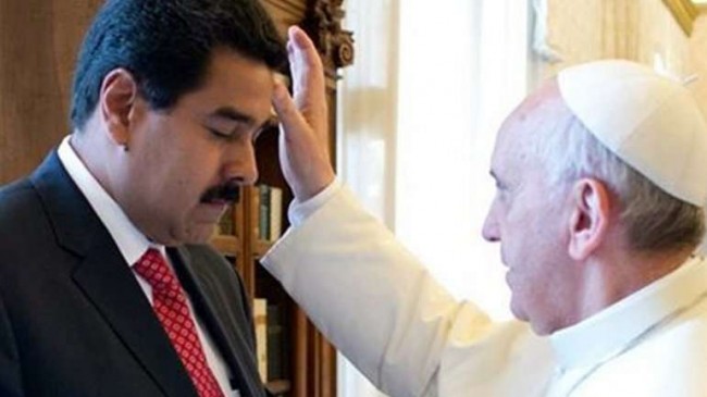 Papa Francisco abençoa o ditador Nicolás Maduro - Reprodução internet