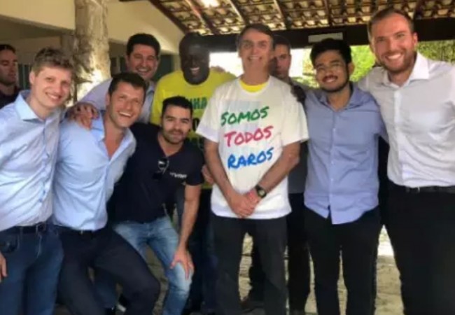 Kim Kataguiri junto com Jair Bolsonaro nas eleições de 2018