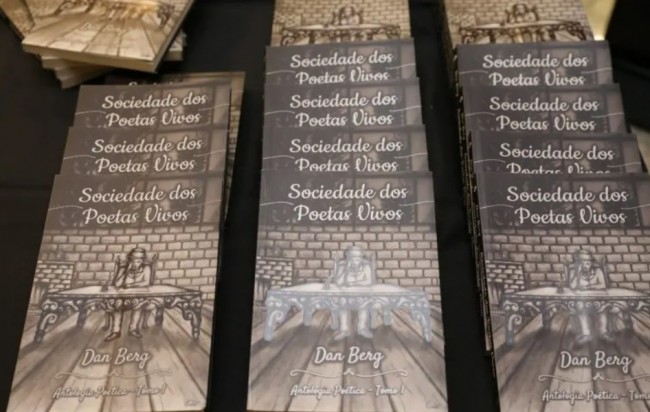 “Sociedade dos Poetas Vivos”, de Dan Berg