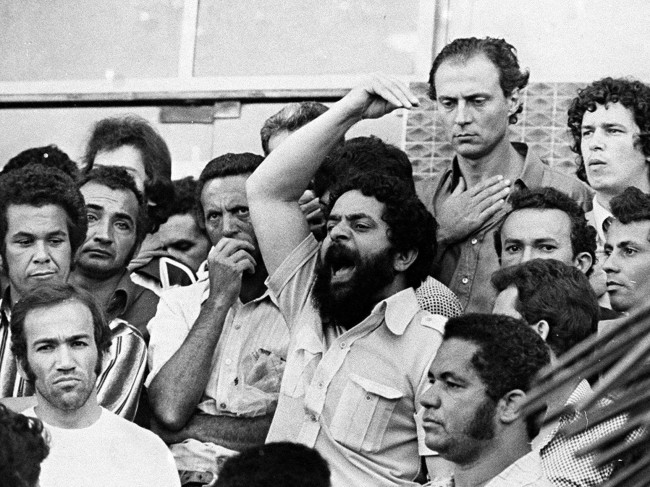 Lula discursa durante uma greve em 1980 - Reprodução internet