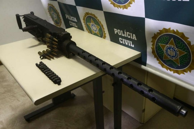 Metralhadora apreendida no Rio é um canhão capaz de cortar um carro blindado ao meio