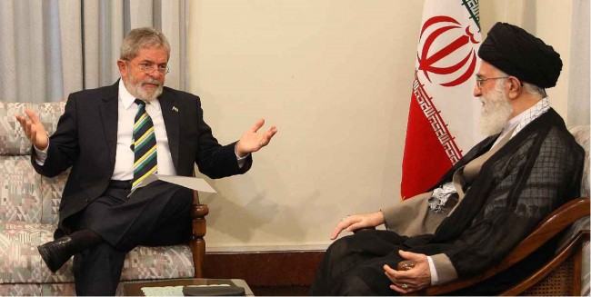 Lula e o aiatolá Ali Khamenei em reunião realizada em 2010 – Reprodução internet